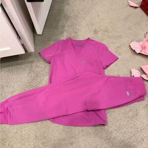 Figs Catarina One Pocket Scrub Top & Jogger SET in Bright Fuchsia